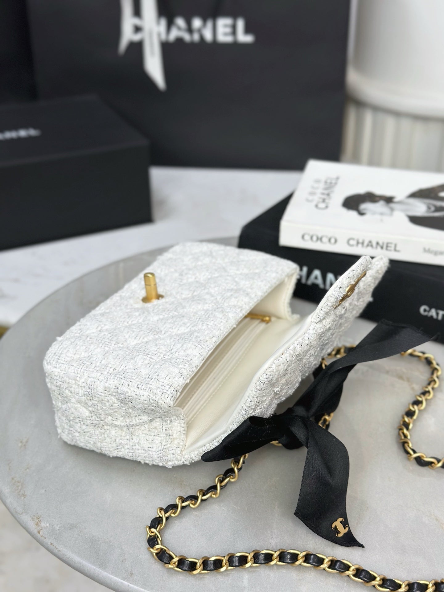 Chan NEW 25K bow chain shoulder bag