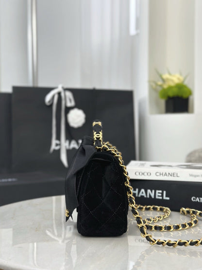 Chan NEW 25K bow chain shoulder bag