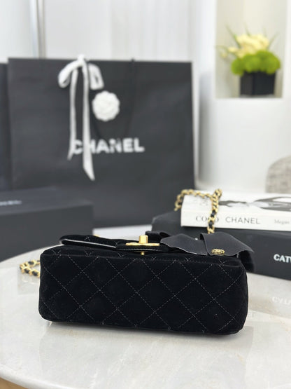 Chan NEW 25K bow chain shoulder bag