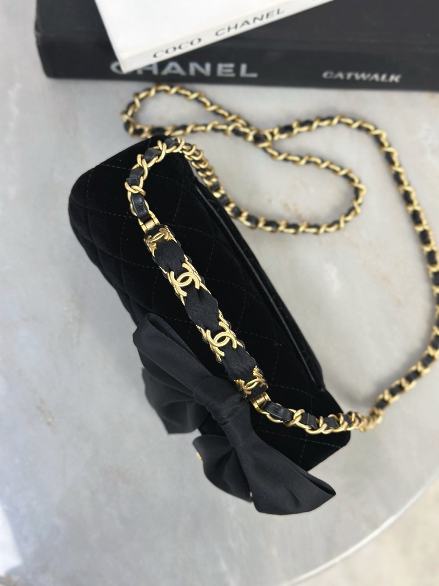 Chan NEW 25K bow chain shoulder bag