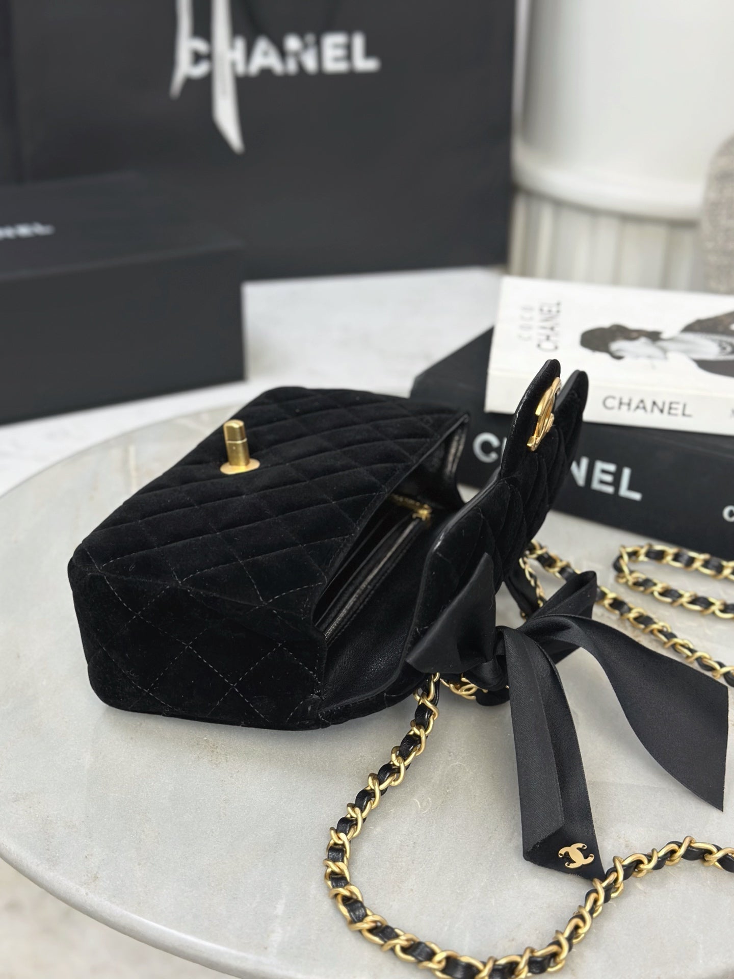 Chan NEW 25K bow chain shoulder bag
