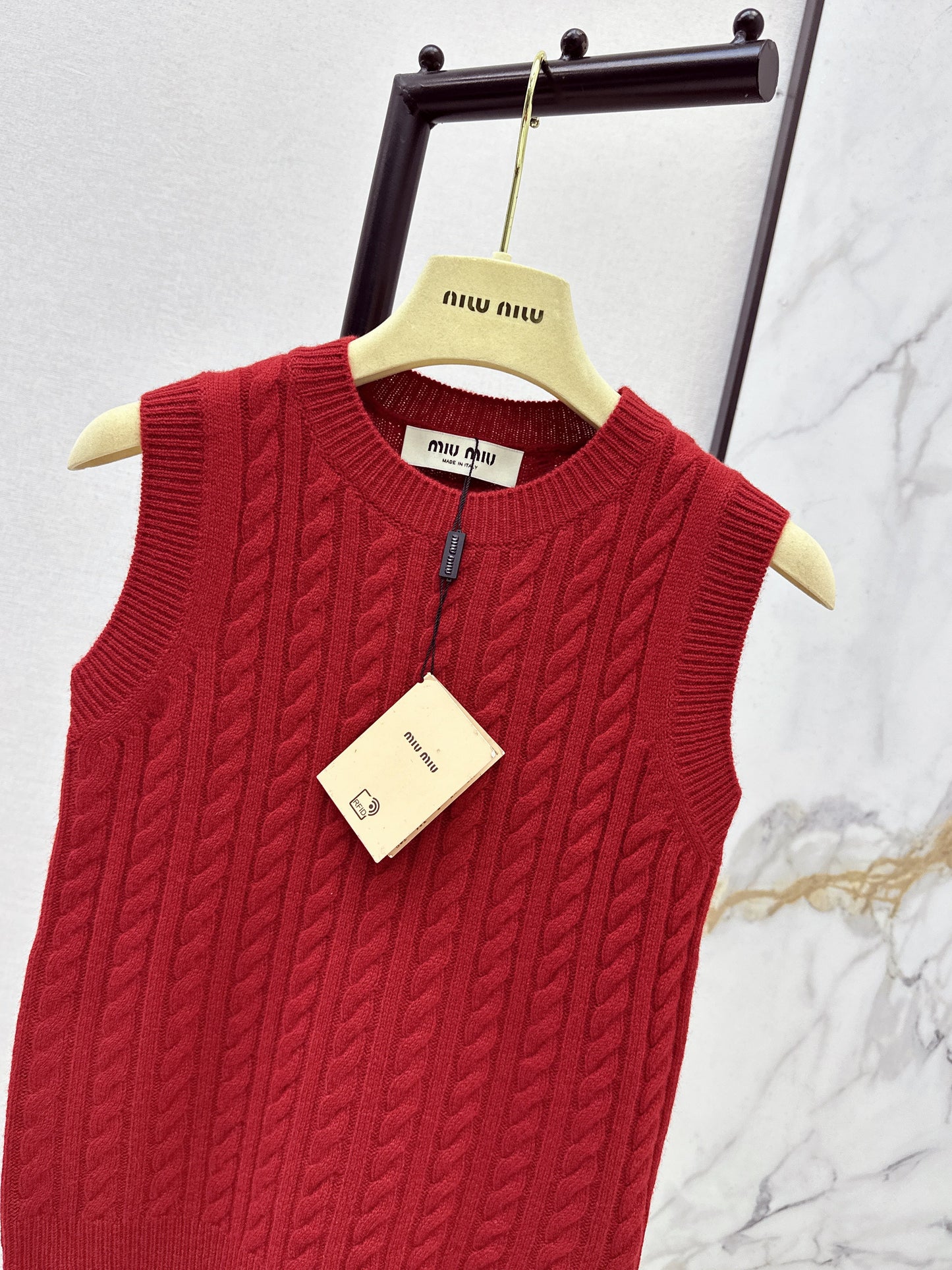 Miu NEW sleeveless knitted vest