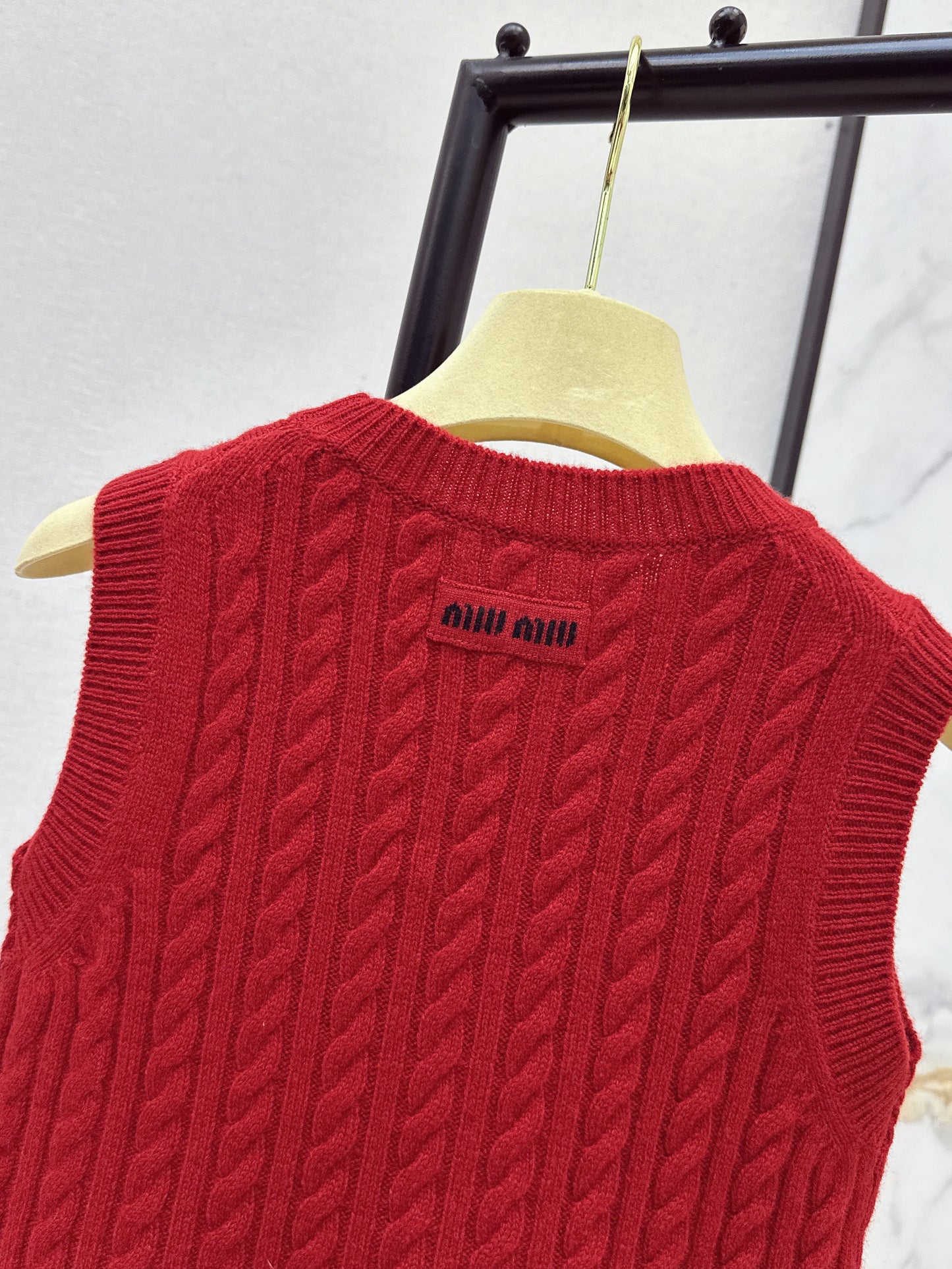 Miu NEW sleeveless knitted vest