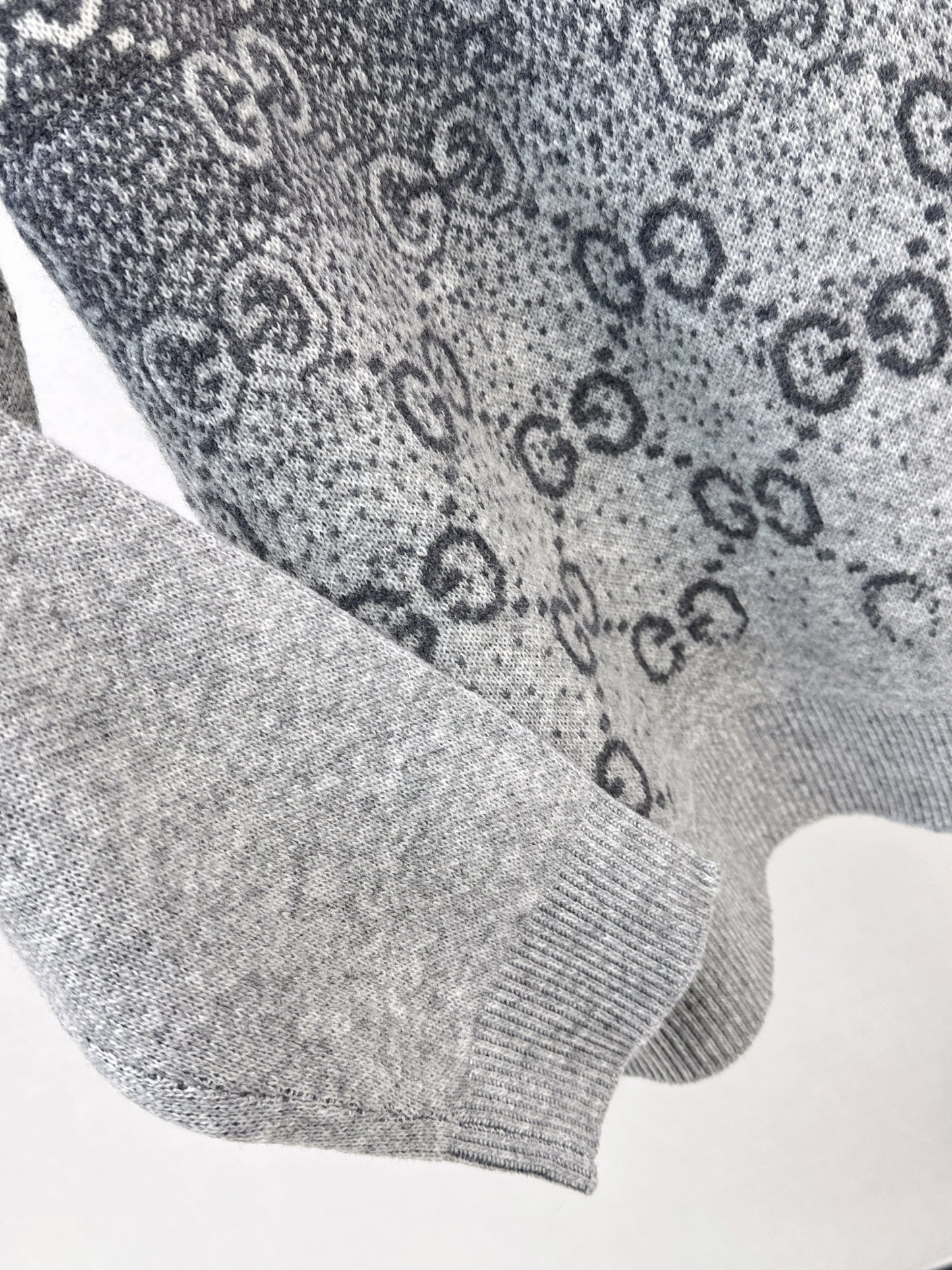 Guc NEW  high neck gradient pullover sweater