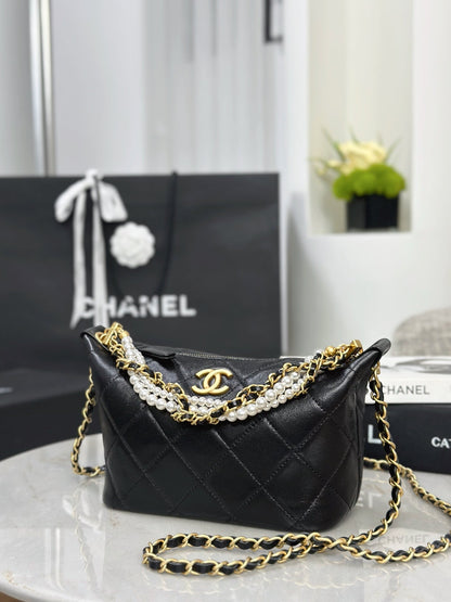 Chan NEW 26C hobo pearl chain bag