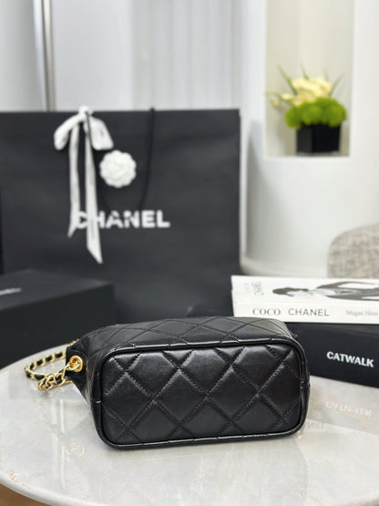 Chan NEW 26C hobo pearl chain bag