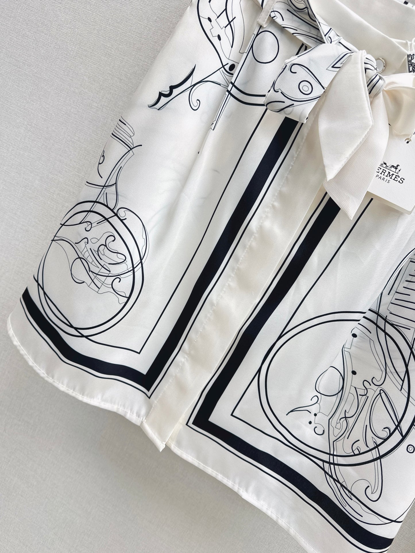 Herm NEW print silk skirts