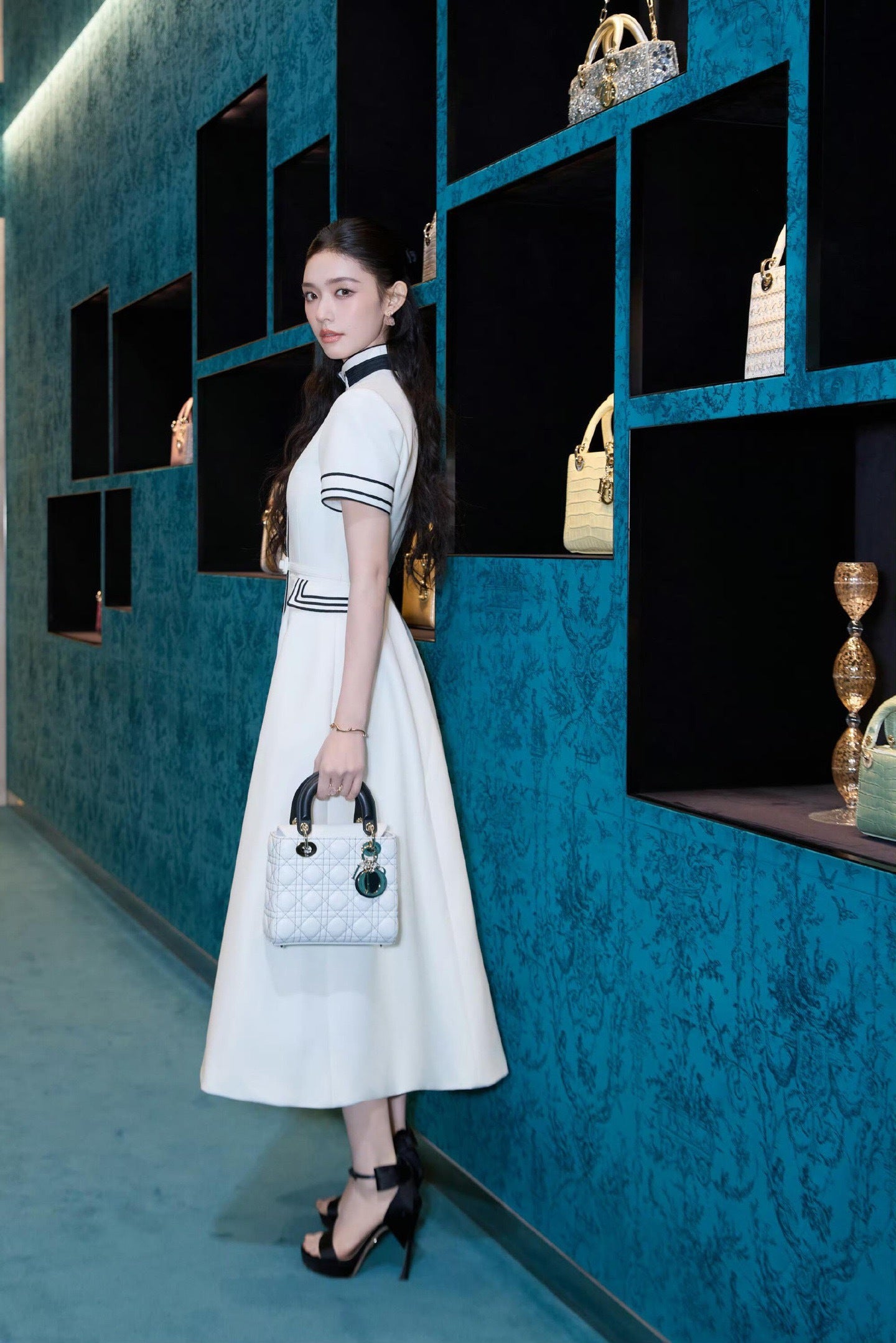 CD NEW bee embroidery vintage dress