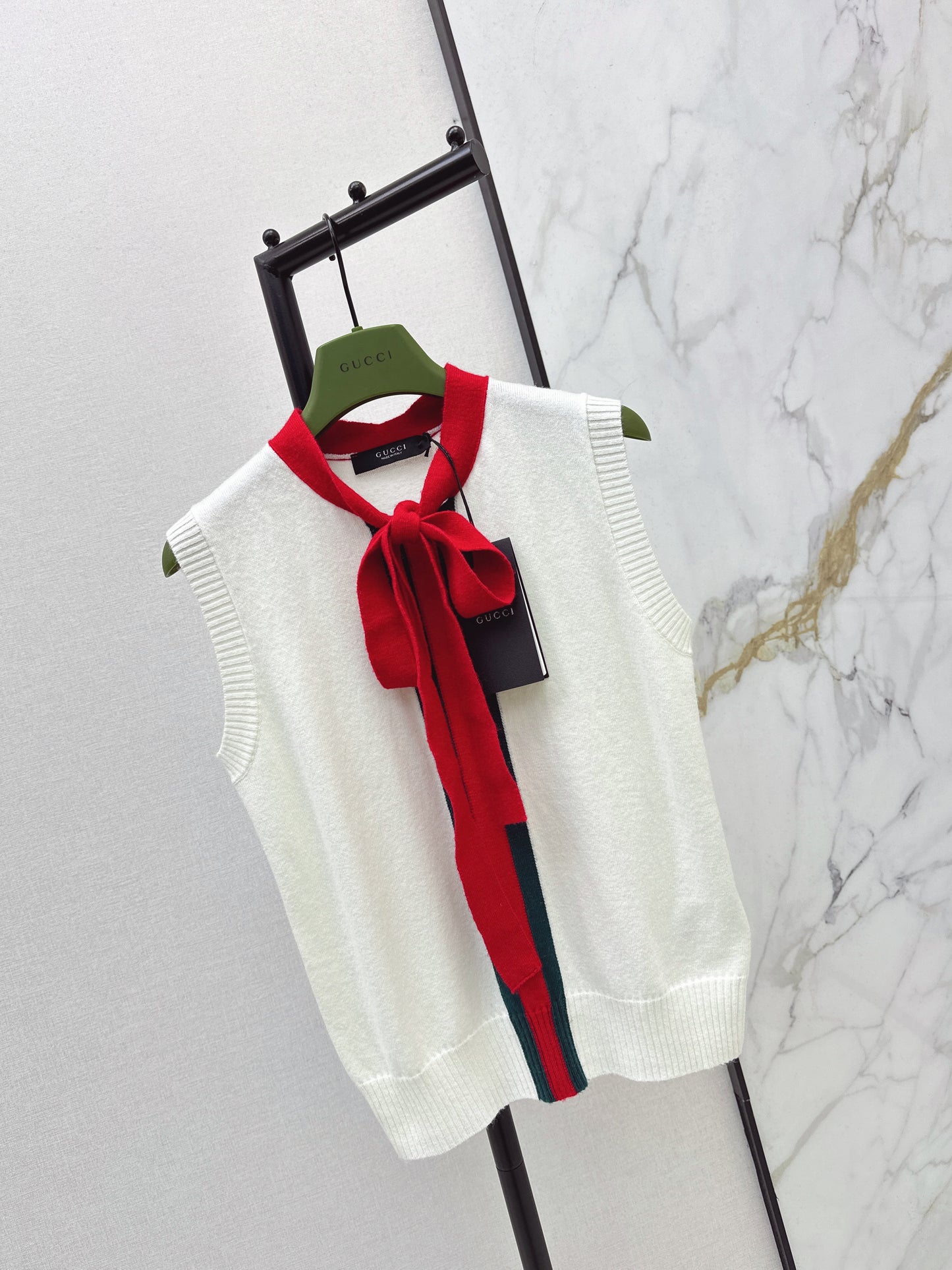 Guc NEW sleeveless knit sweater