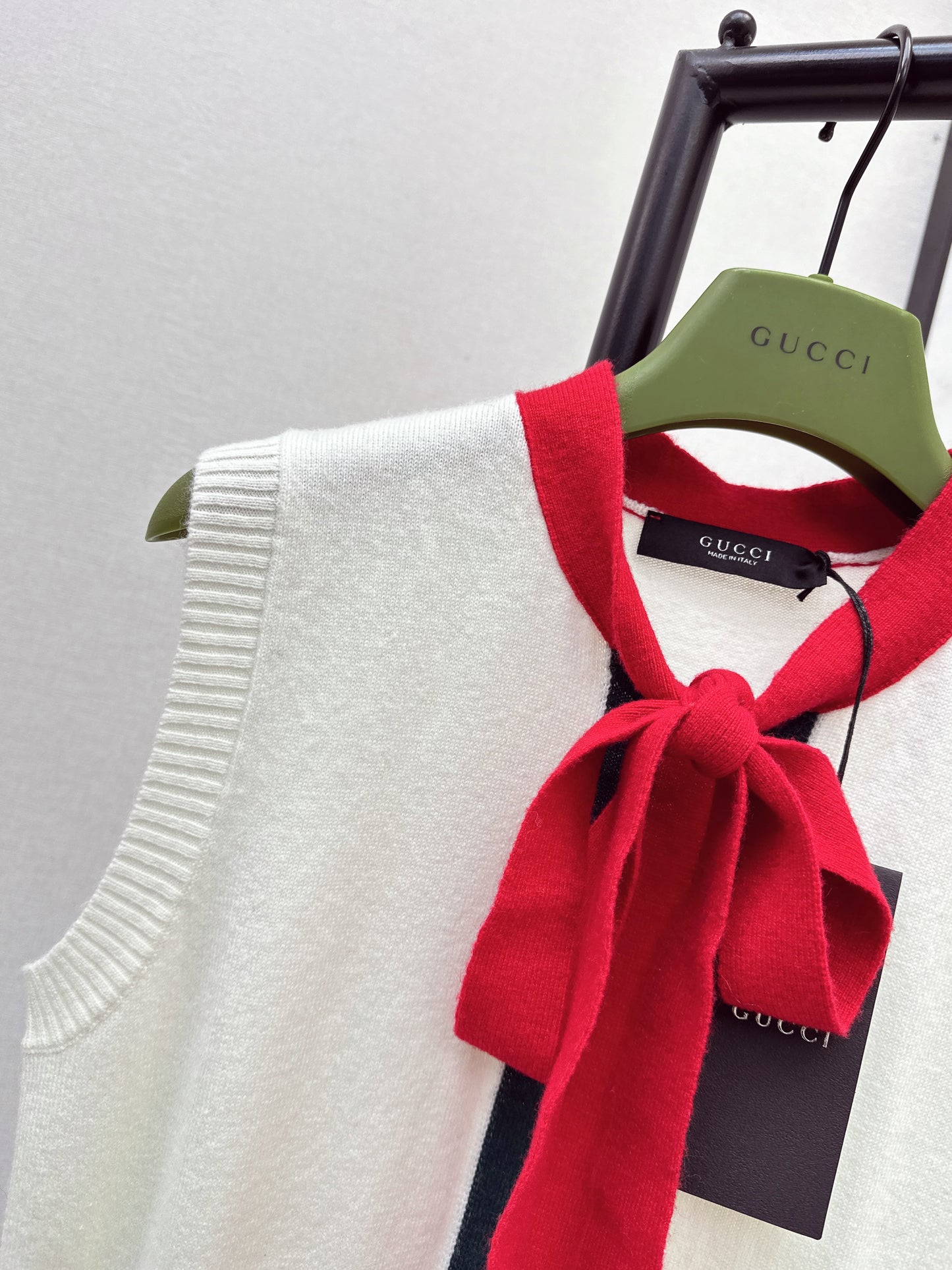 Guc NEW sleeveless knit sweater