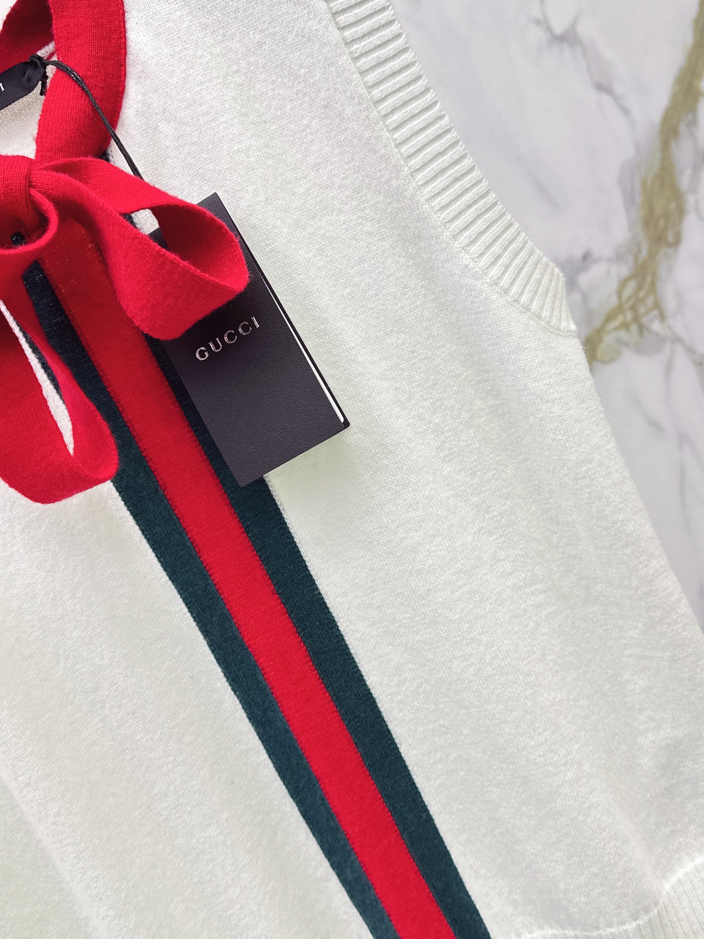 Guc NEW sleeveless knit sweater