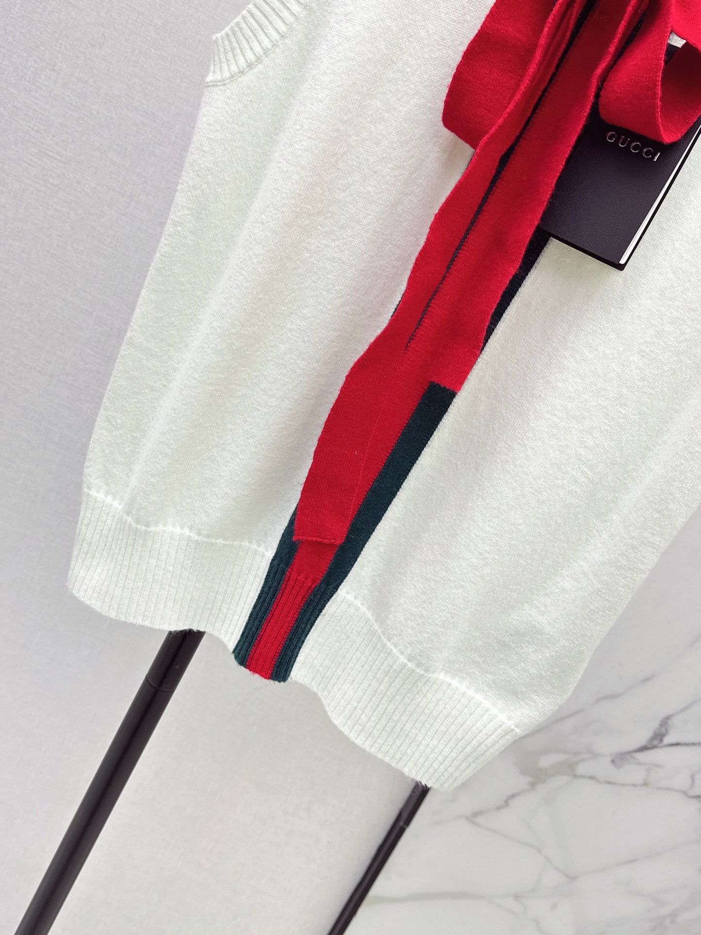 Guc NEW sleeveless knit sweater