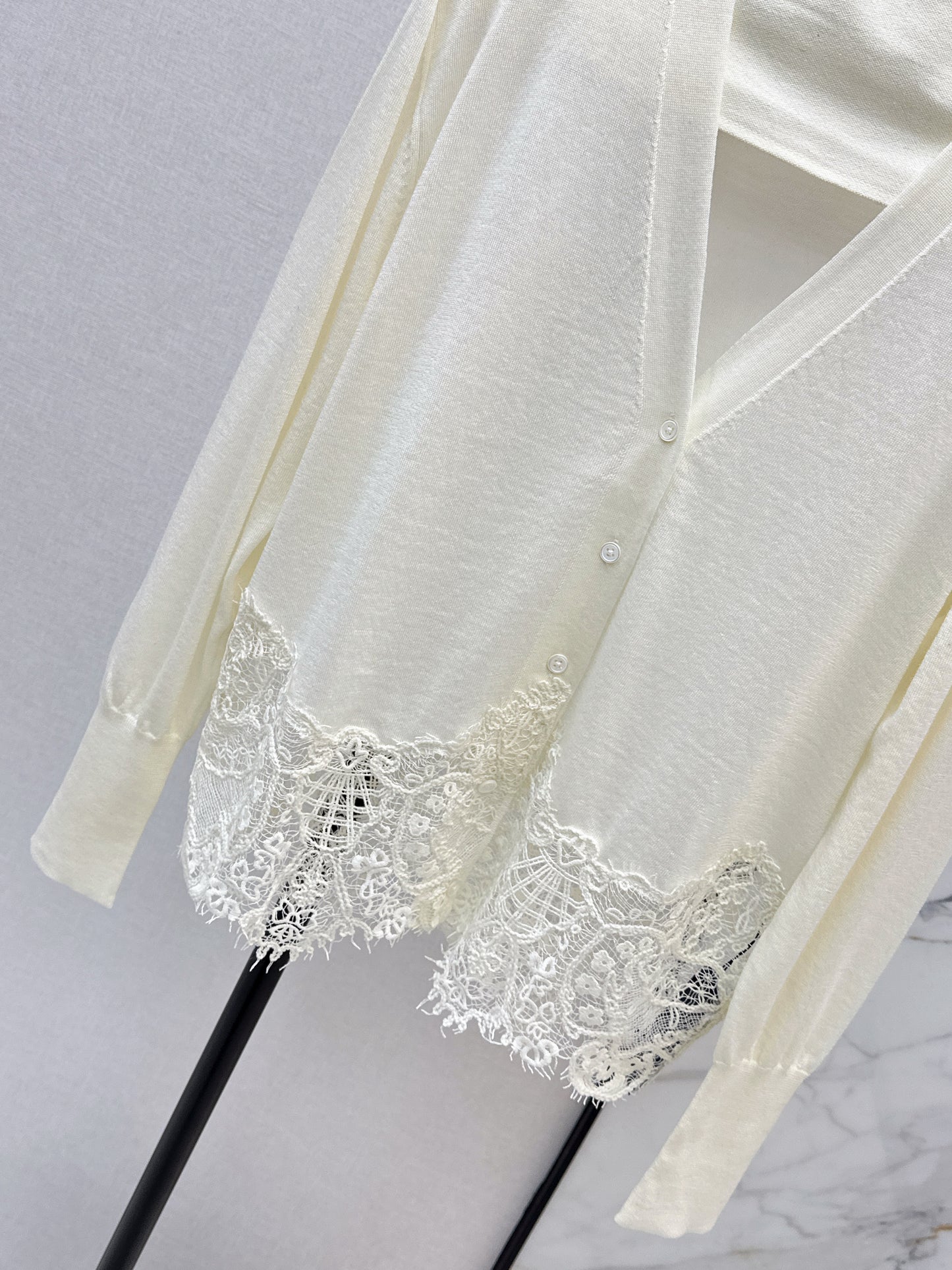 Es NEW slace contract cardigan