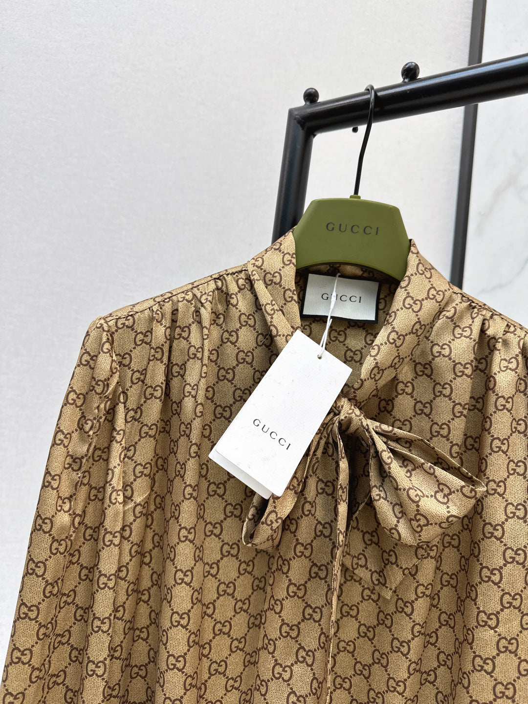 Guc NEW print shirts