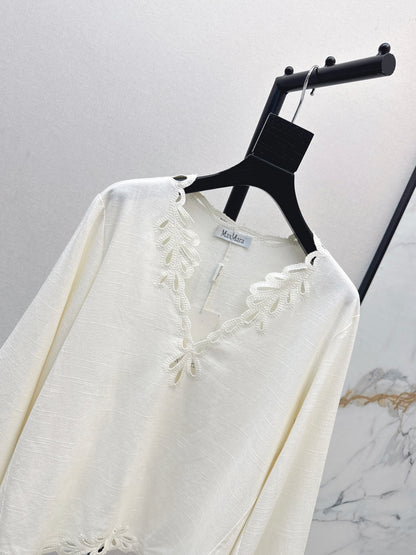 Max NEW embroidery flouncesleeve top