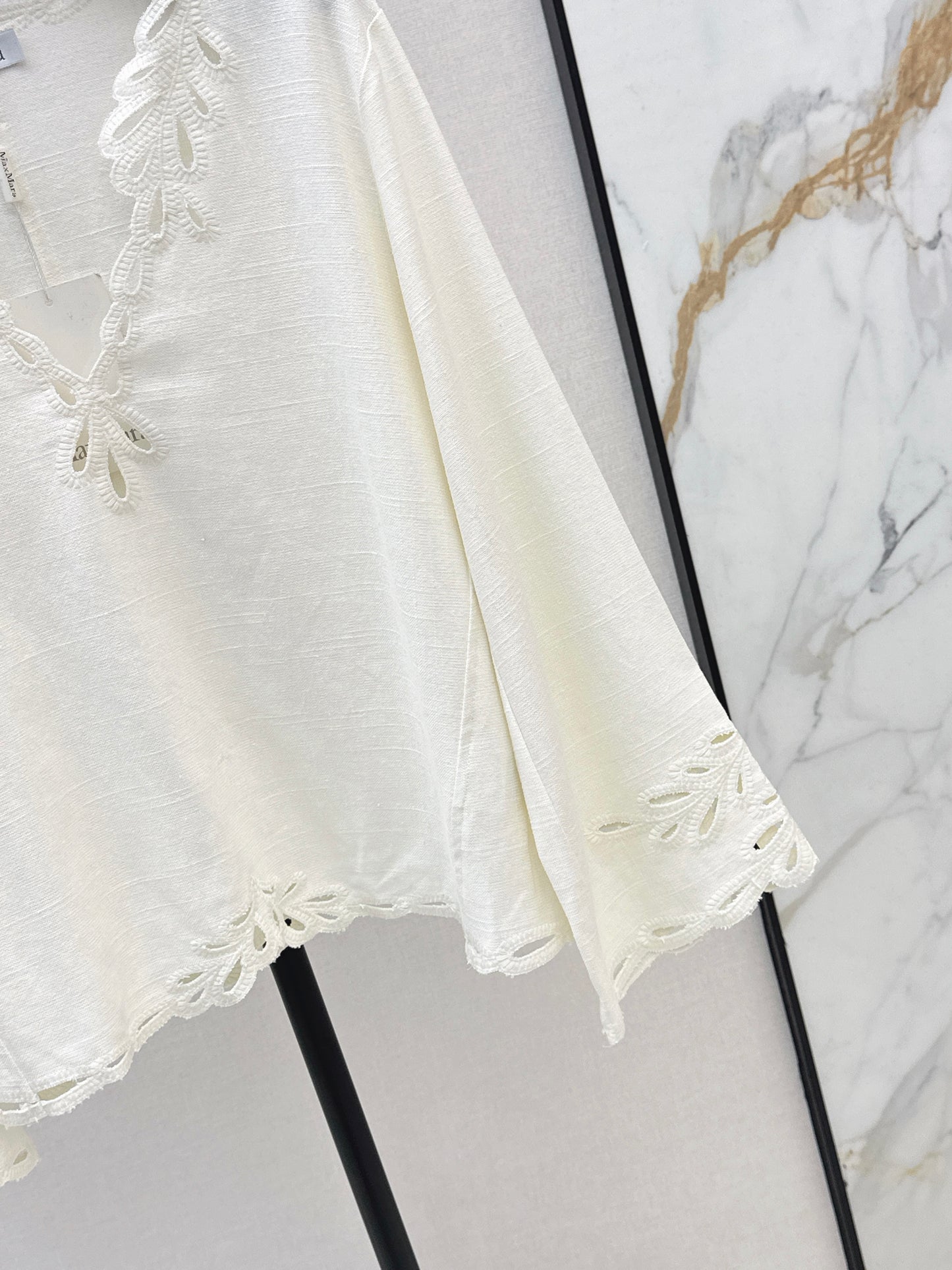 Max NEW embroidery flouncesleeve top