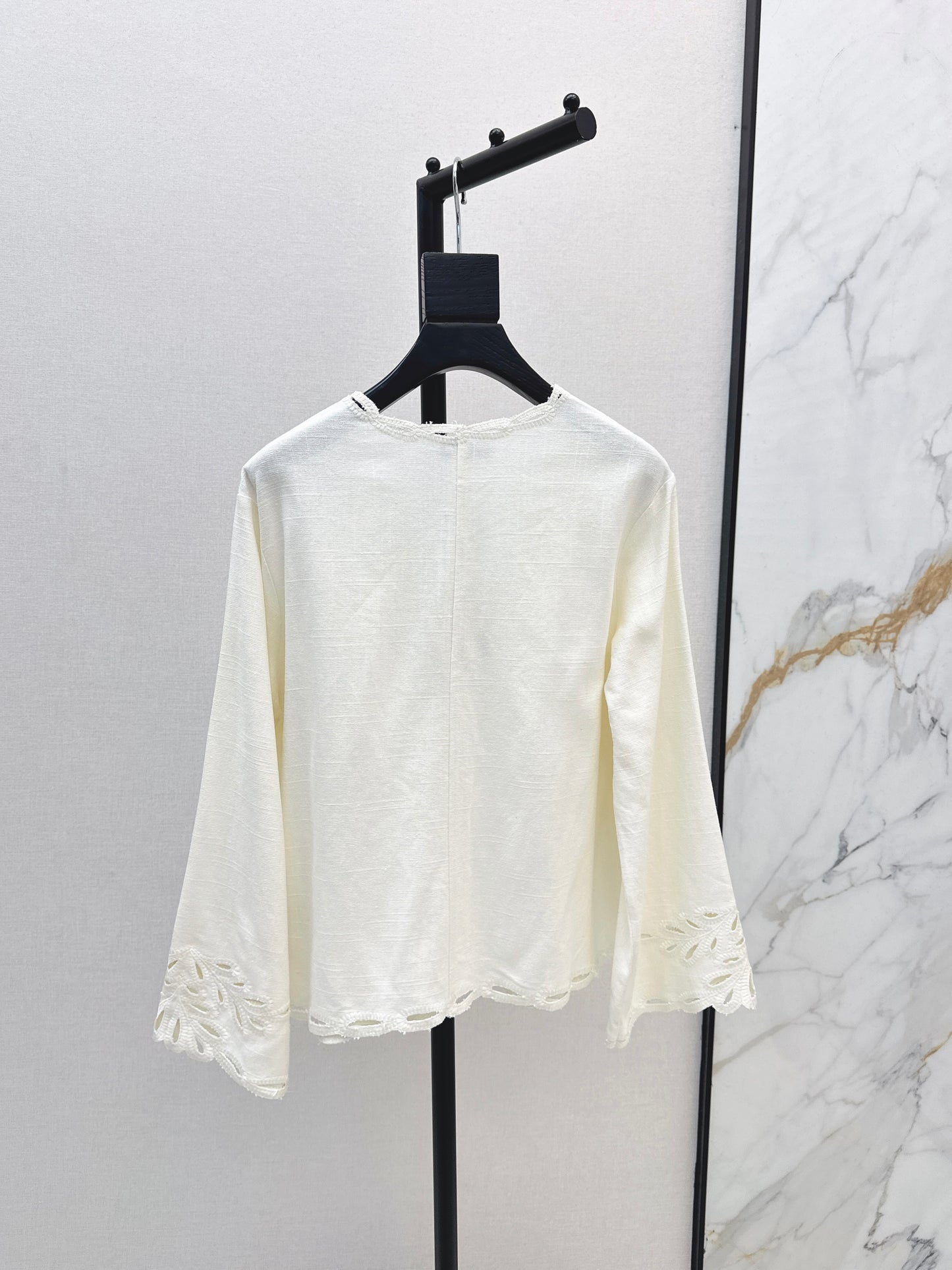 Max NEW embroidery flouncesleeve top