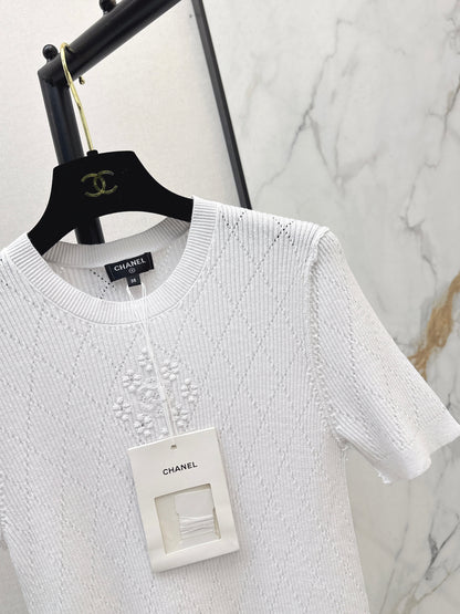 Chan NEW 3D floral knit short-sleeved top