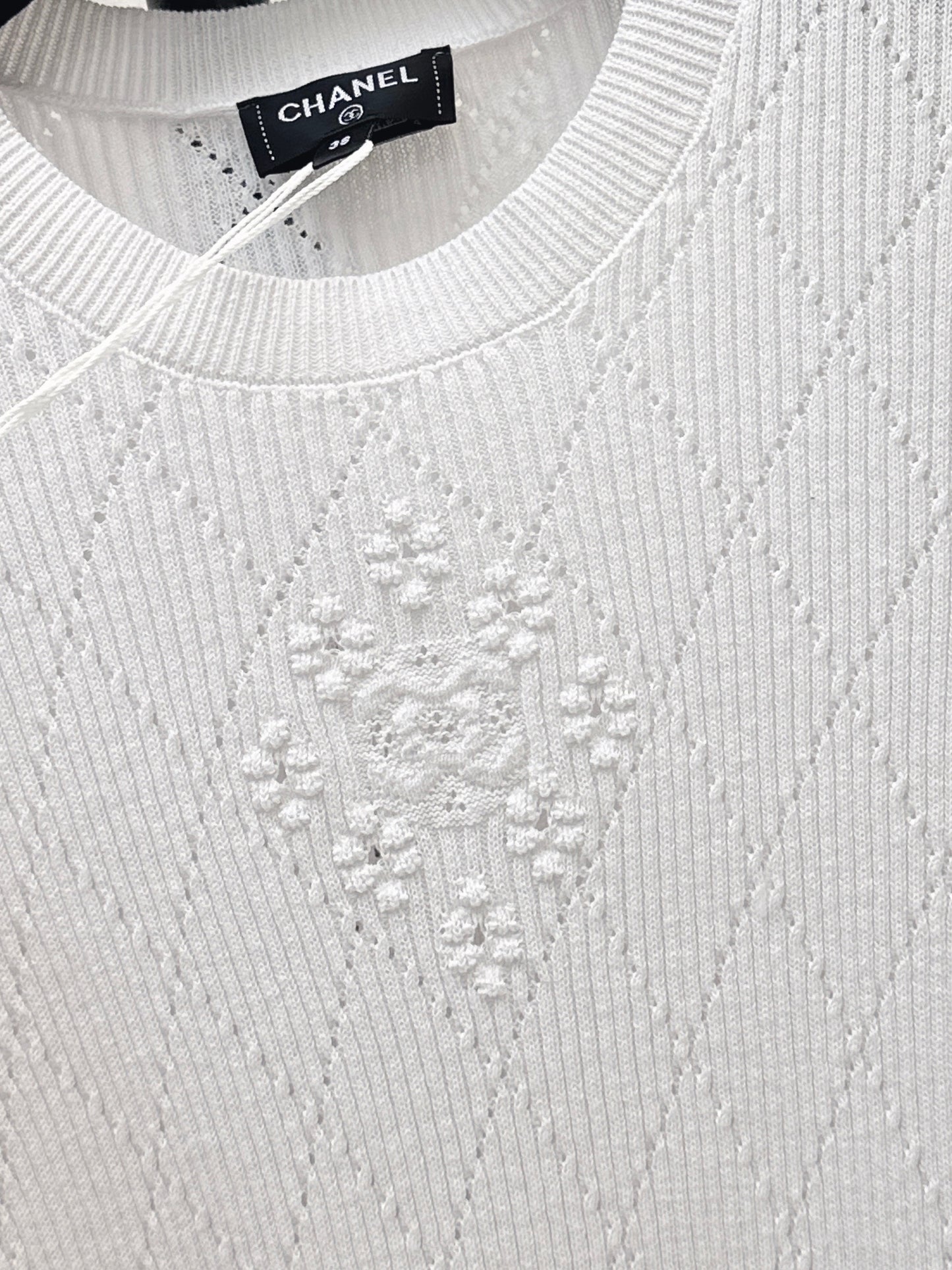 Chan NEW 3D floral knit short-sleeved top