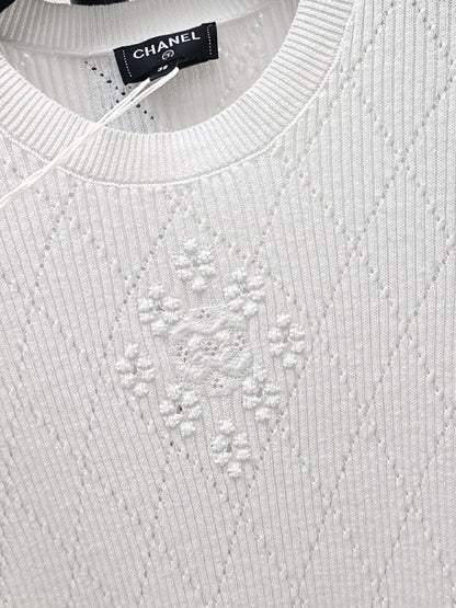 Chan NEW 3D floral knit short-sleeved top