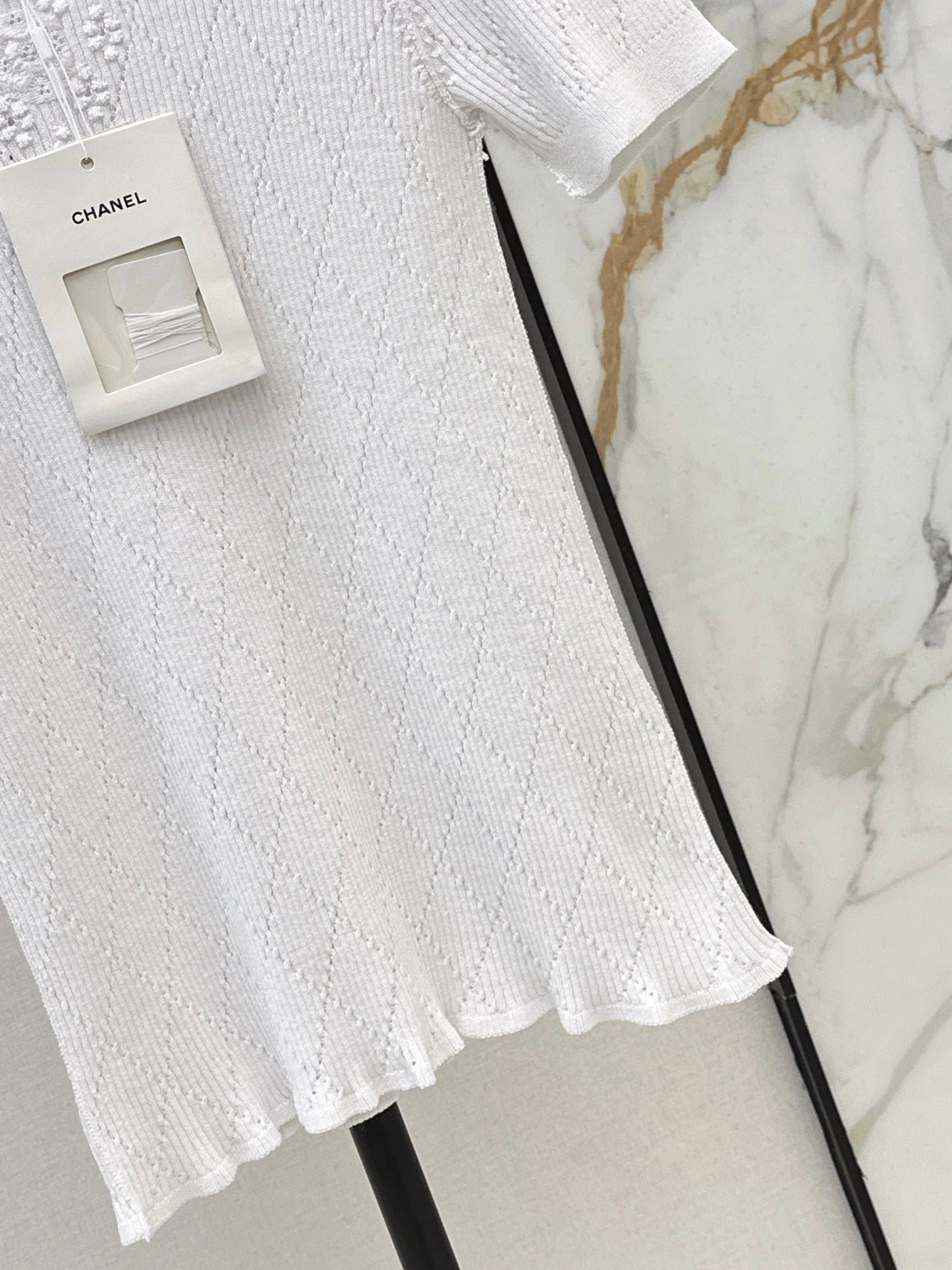 Chan NEW 3D floral knit short-sleeved top