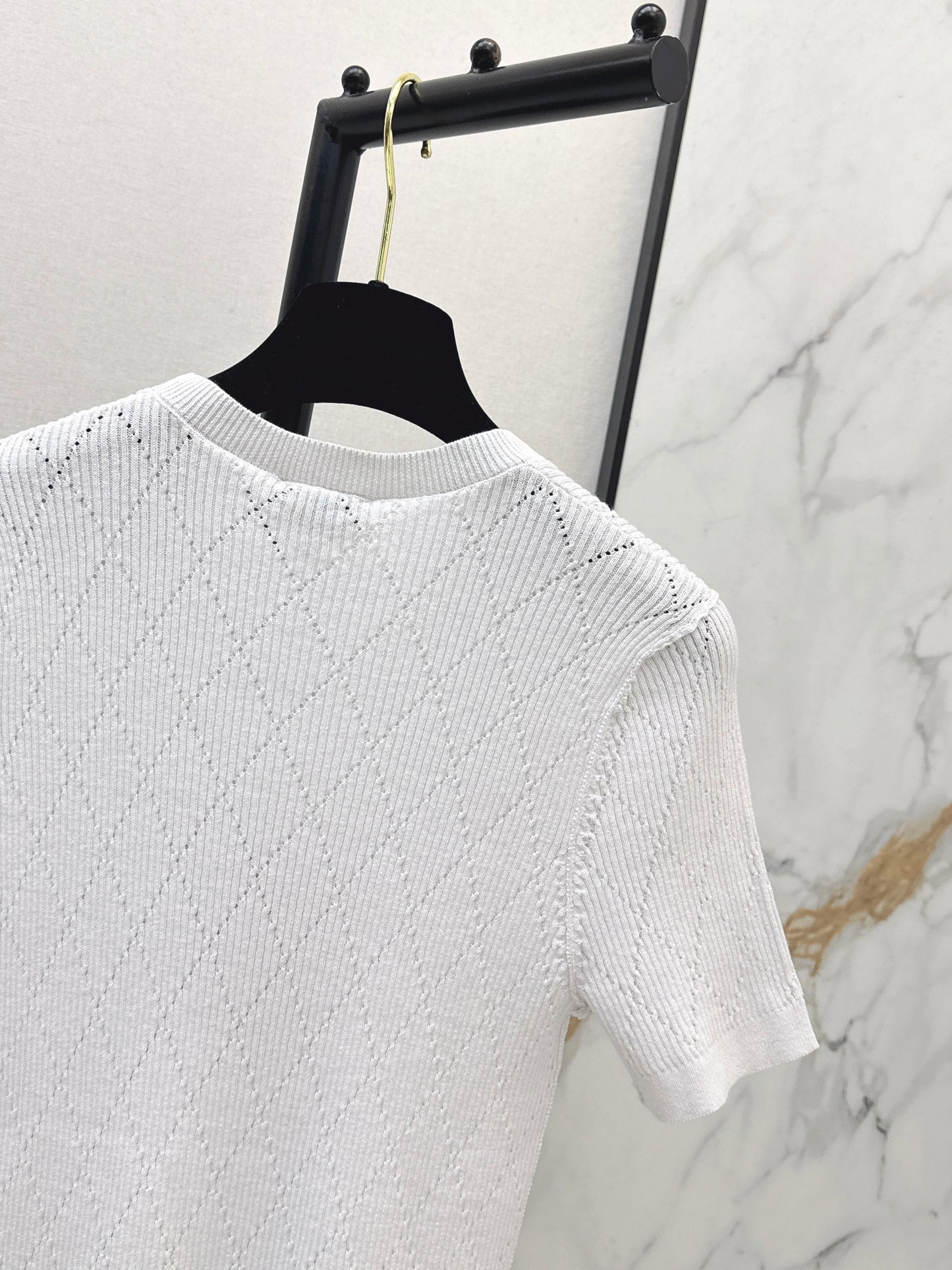 Chan NEW 3D floral knit short-sleeved top