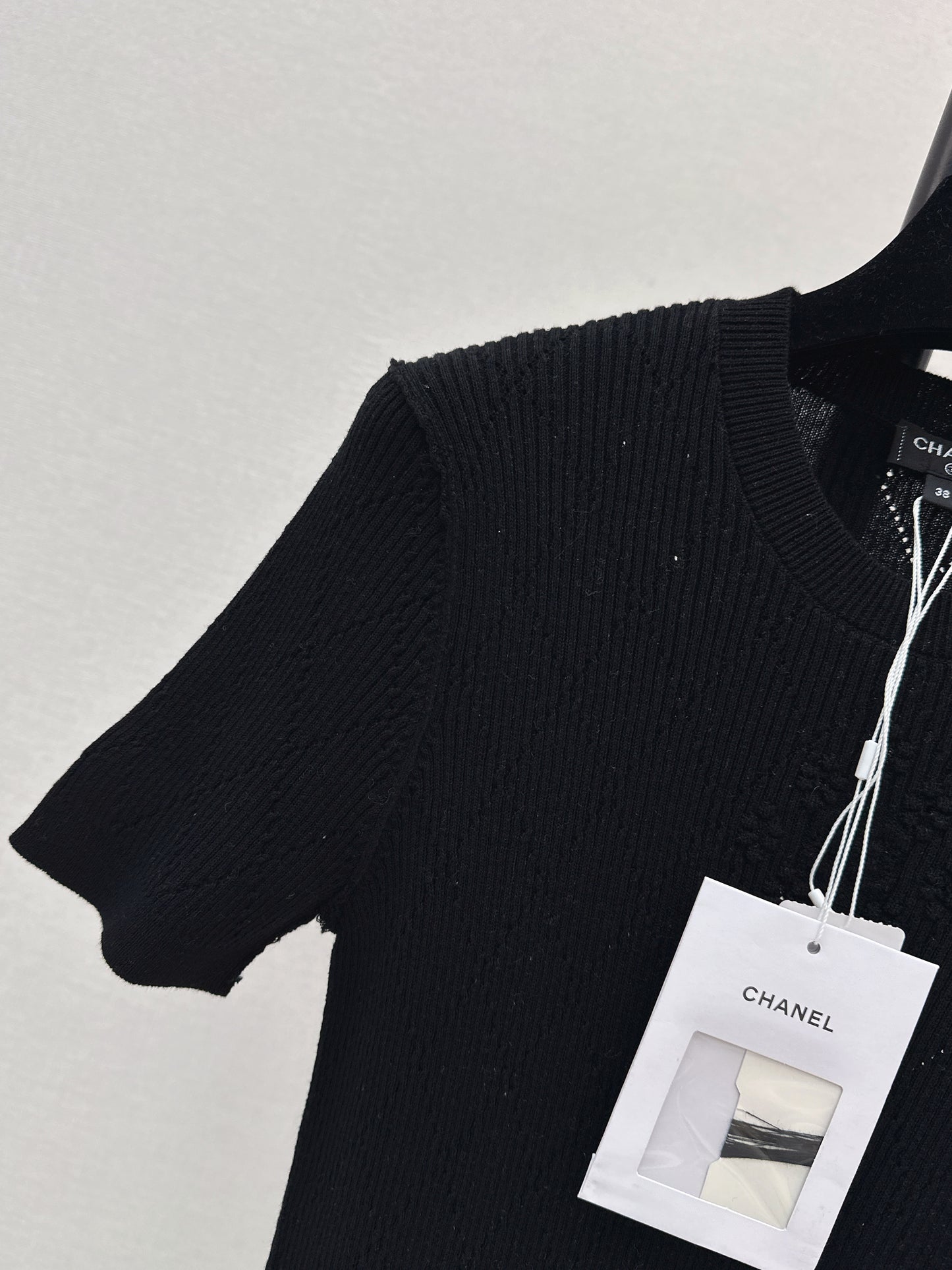 Chan NEW 3D floral knit short-sleeved top